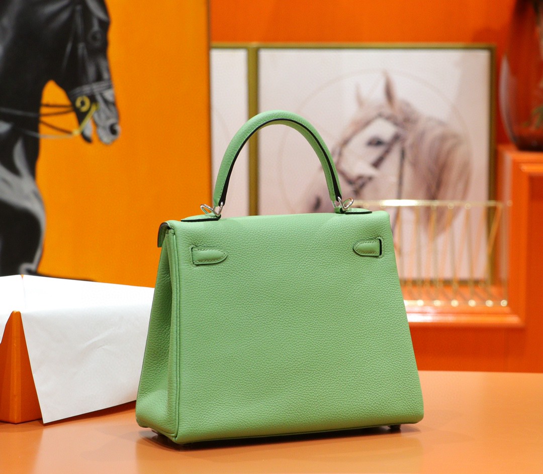 Hermès（爱马仕）Kelly 凯莉包 牛油果绿 Togo 全手缝 银扣 28cm