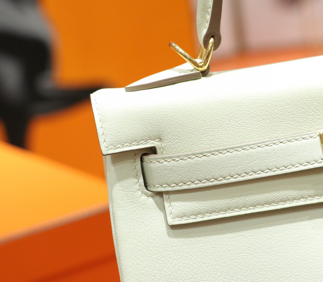 Hermès（爱马仕）Kelly 凯莉包 奶昔白 Swift 全手缝 金扣 28cm