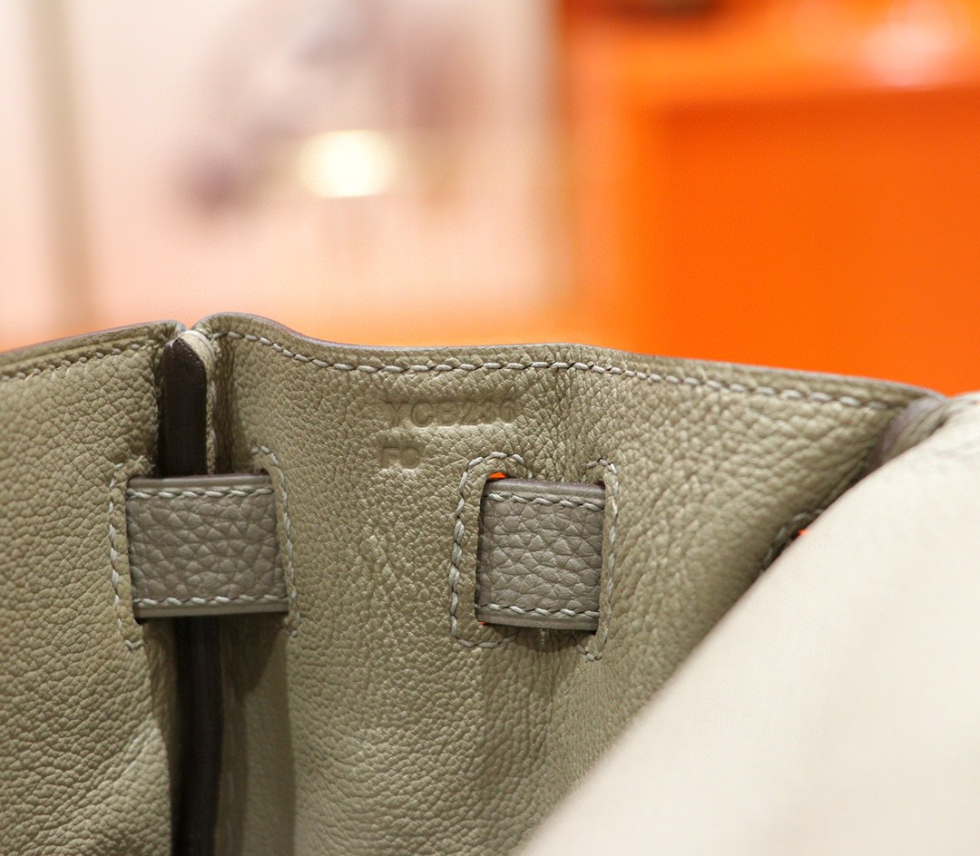 Hermès（爱马仕）Kelly 沥青灰 Togo 全手缝 小牛皮 金扣 28cm