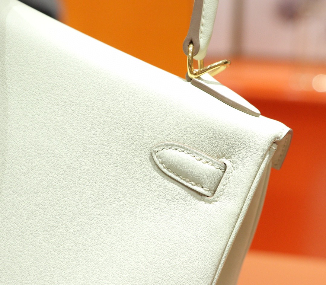 Hermès（爱马仕）Kelly 凯莉包 奶昔白 Swift 全手缝 金扣 28cm