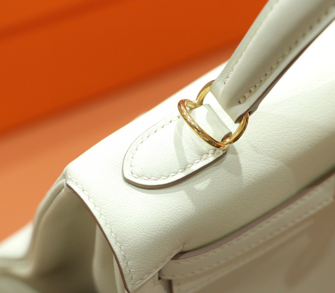 Hermès（爱马仕）Kelly 凯莉包 奶昔白 Swift 全手缝 金扣 28cm