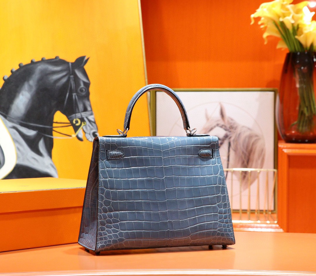 Hermès（爱马仕）Kelly 凯莉包 牛仔蓝 亮面鳄鱼皮 银扣 28cm