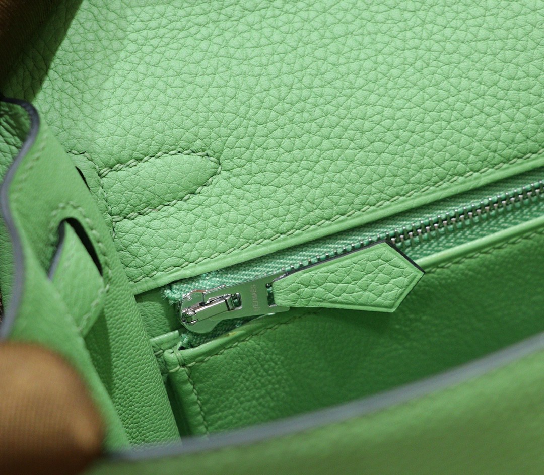 Hermès（爱马仕）Kelly 凯莉包 牛油果绿 Togo 全手缝 银扣 28cm