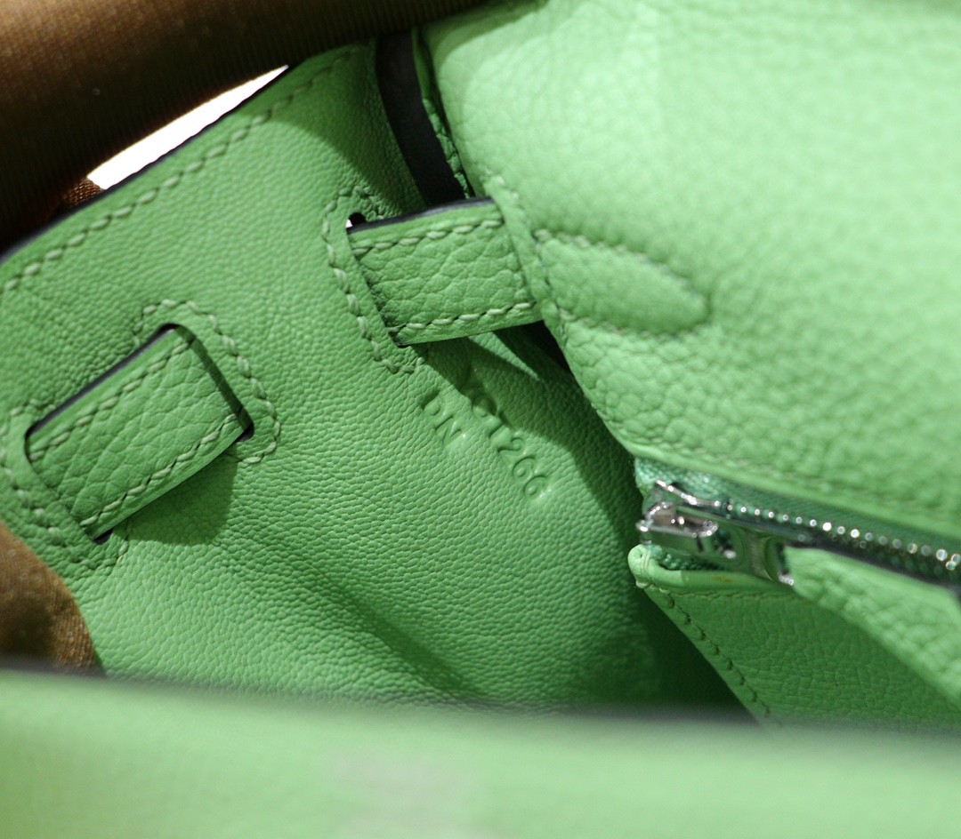 Hermès（爱马仕）Kelly 凯莉包 牛油果绿 Togo 全手缝 银扣 28cm