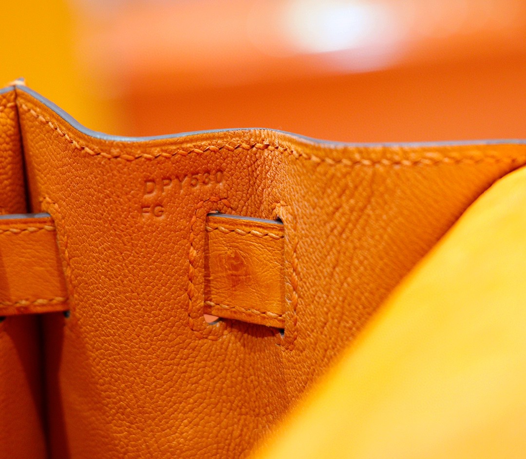 Hermès（爱马仕）Kelly 凯莉包 橙色 南非鸵鸟皮 全手缝 金扣 28cm