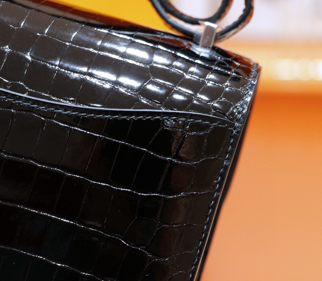 Hermès（爱马仕）Constance 空姐包 黑色 亮面鳄鱼皮 金扣 18cm