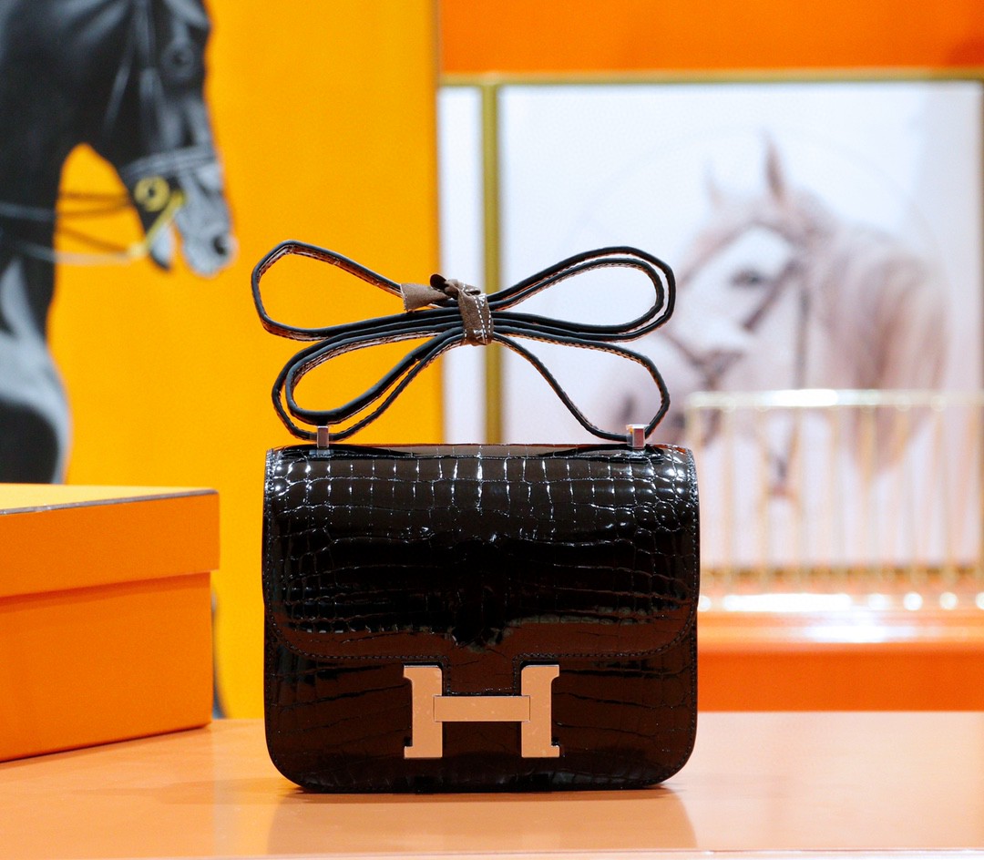 Hermès（爱马仕）Constance 空姐包 黑色 亮面鳄鱼皮 金扣 18cm