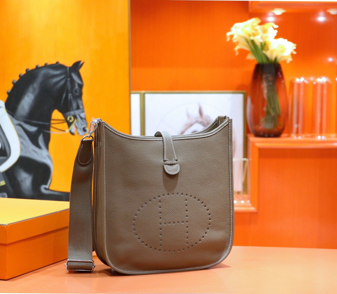 Hermès（爱马仕）Evelyne 伊芙琳 大象灰 Togo 小牛皮 银扣 28cm