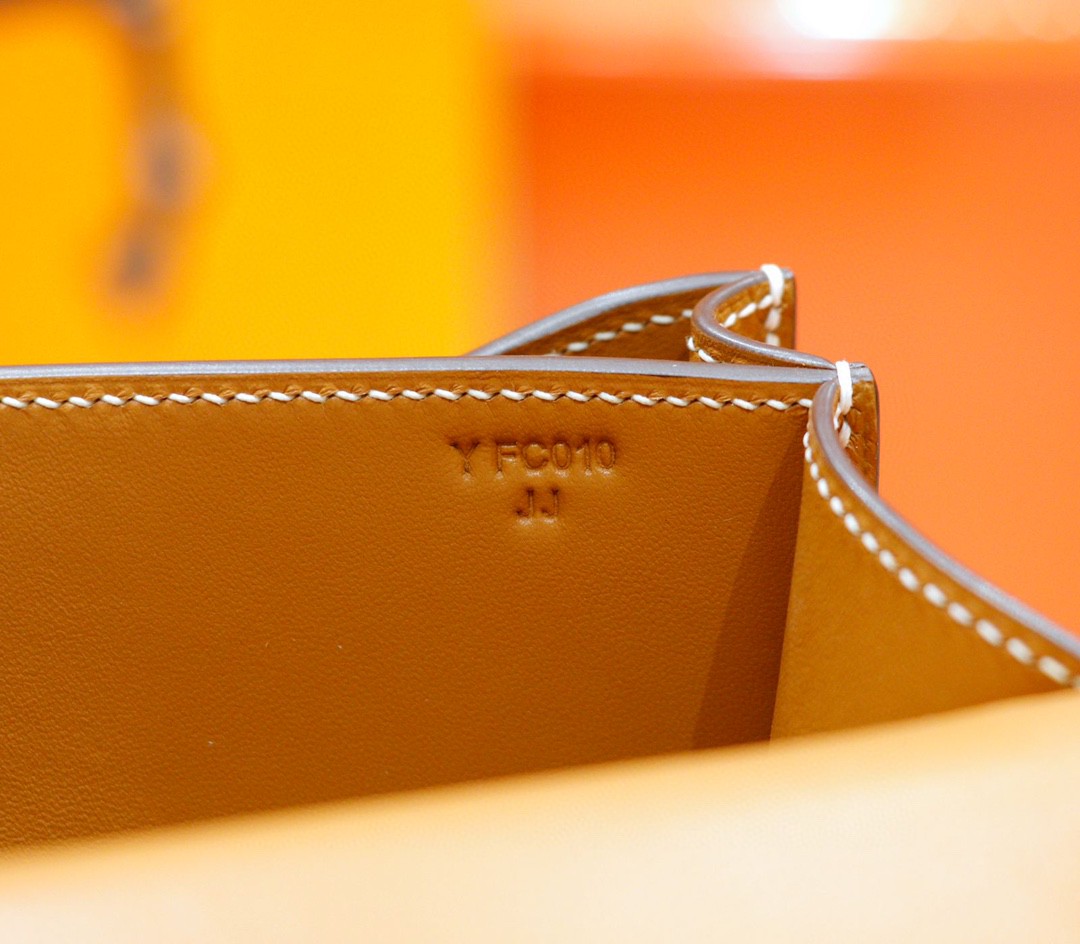 Hermès（爱马仕）Constance 空姐包 金棕 Epsom 小牛皮 全手缝 银扣 19cm