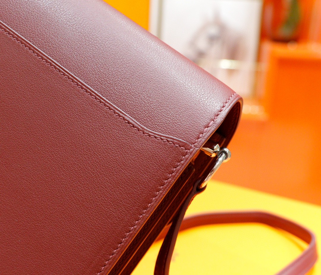 Hermès（爱马仕）Roulis 猪鼻子 酒红 Swift 全手缝 银扣 19cm
