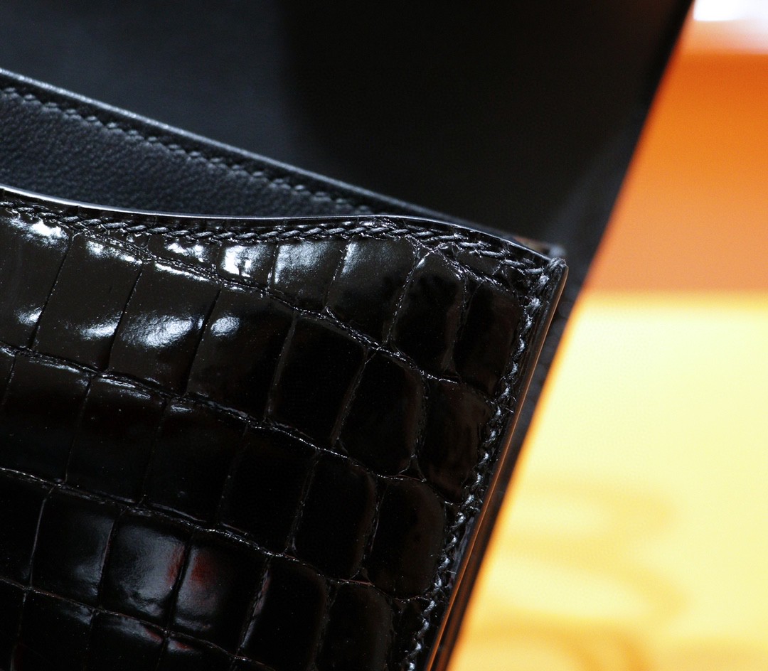 Hermès（爱马仕）Constance 空姐包 黑色 亮面鳄鱼皮 金扣 18cm