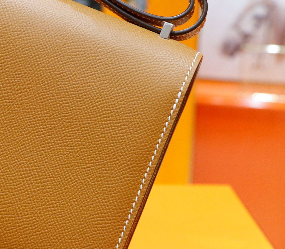 Hermès（爱马仕）Constance 空姐包 金棕 Epsom 小牛皮 全手缝 银扣 19cm