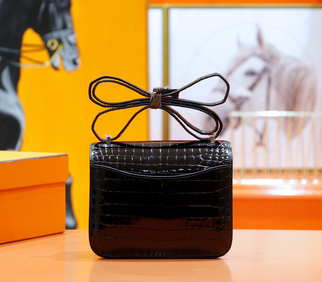 Hermès（爱马仕）Constance 空姐包 黑色 亮面鳄鱼皮 金扣 18cm