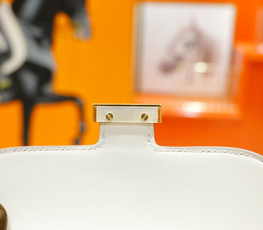 Hermès（爱马仕）Constance 空姐包 奶昔白 Epsom 全手缝 金扣 19cm