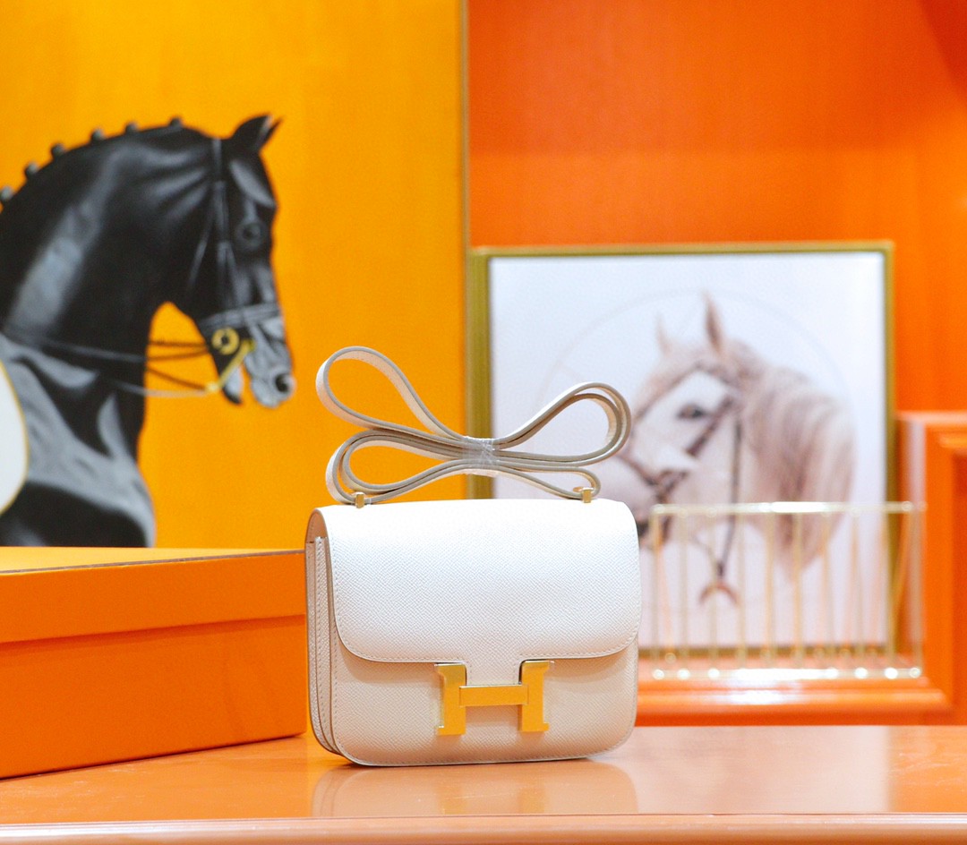 Hermès（爱马仕）Constance 空姐包 奶昔白 Epsom 全手缝 金扣 19cm