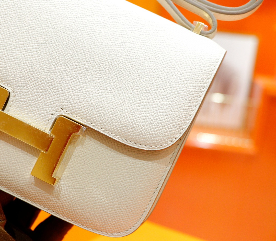 Hermès（爱马仕）Constance 空姐包 奶昔白 Epsom 全手缝 金扣 19cm