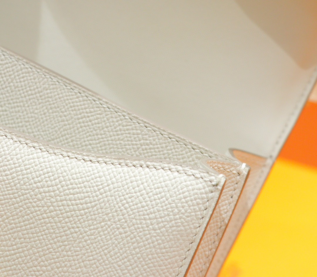 Hermès（爱马仕）Constance 空姐包 奶昔白 Epsom 全手缝 金扣 19cm