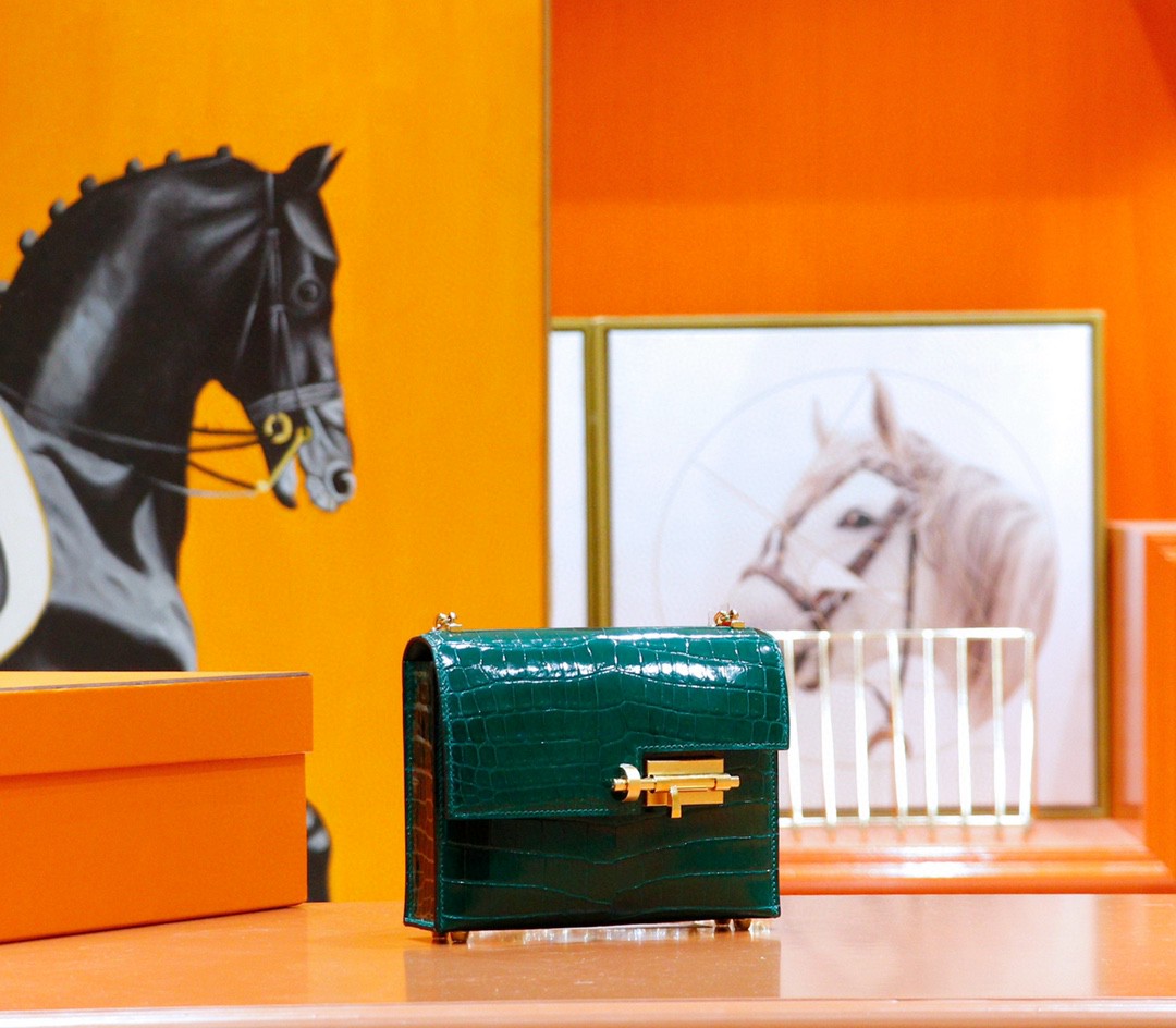 Hermès（爱马仕）Verrou 插销包 祖母绿 亮面鳄鱼皮 金扣 17cm