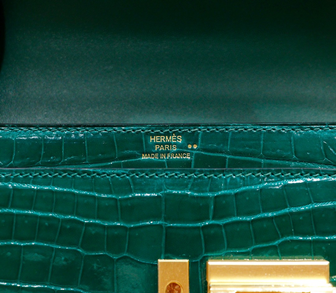 Hermès（爱马仕）Verrou 插销包 祖母绿 亮面鳄鱼皮 金扣 17cm