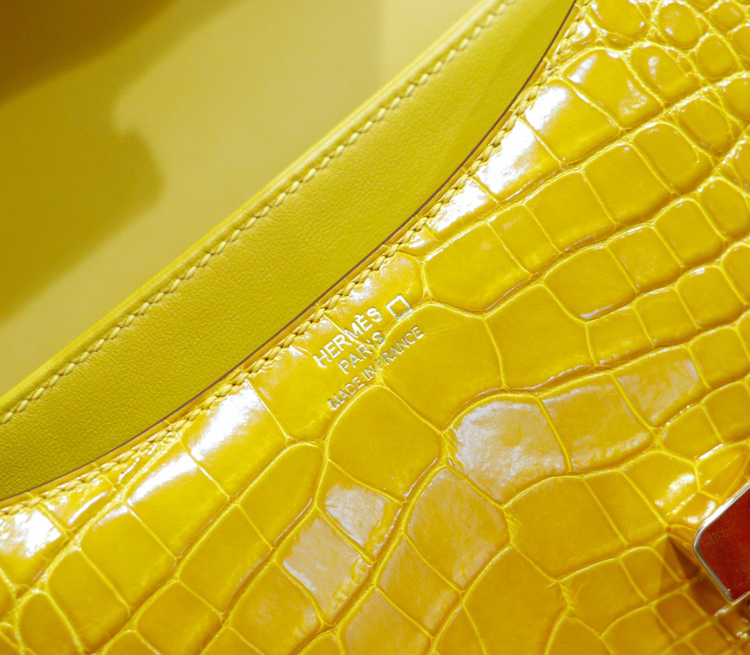 Hermès（爱马仕）Constance 空姐包 亮面琥珀黄 鳄鱼皮 金扣 19cm