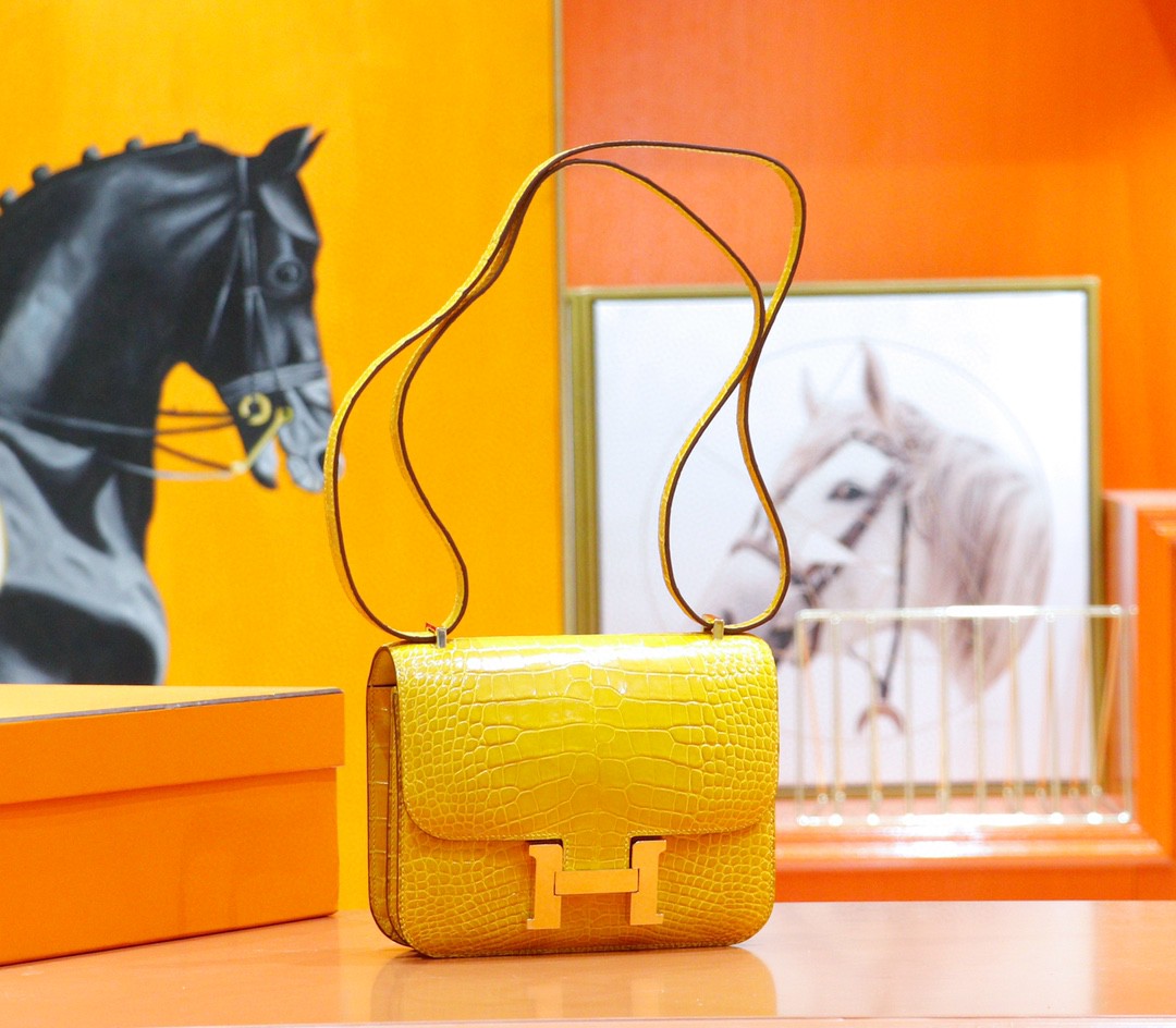Hermès（爱马仕）Constance 空姐包 亮面琥珀黄 鳄鱼皮 金扣 19cm