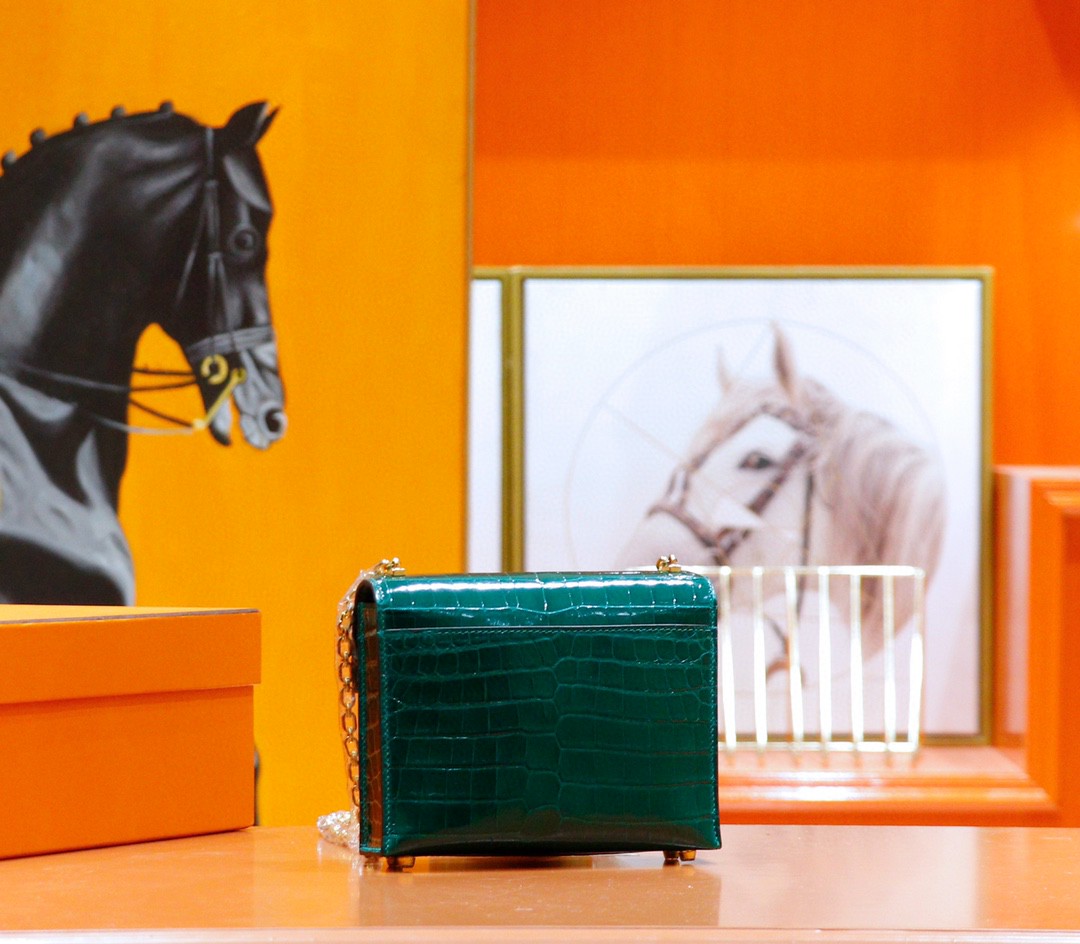 Hermès（爱马仕）Verrou 插销包 祖母绿 亮面鳄鱼皮 金扣 17cm