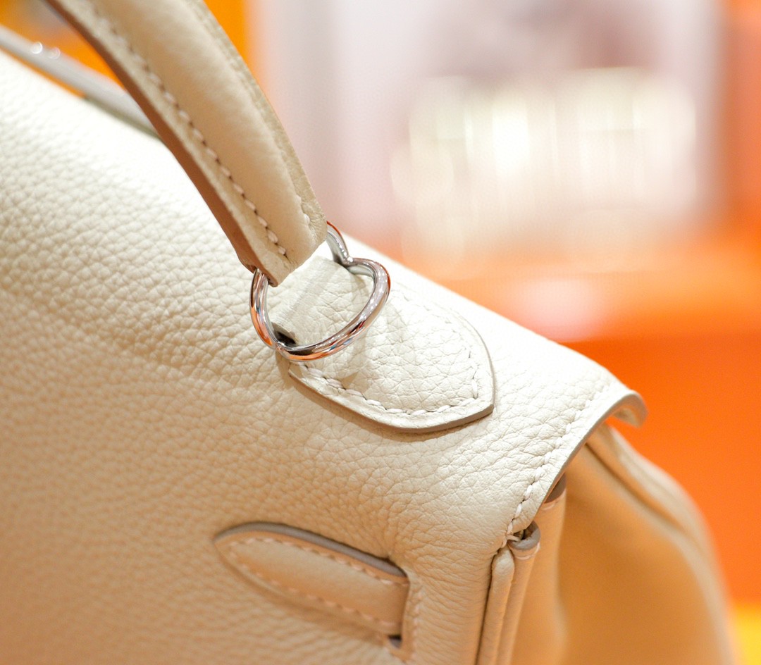 Hermès（爱马仕）Kelly 凯莉包 奶昔白 Togo 全手缝 银扣 25cm