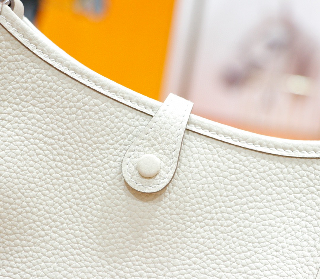 Hermès（爱马仕）Evelyne 伊芙琳 奶昔白 Togo 全手缝 银扣 17cm