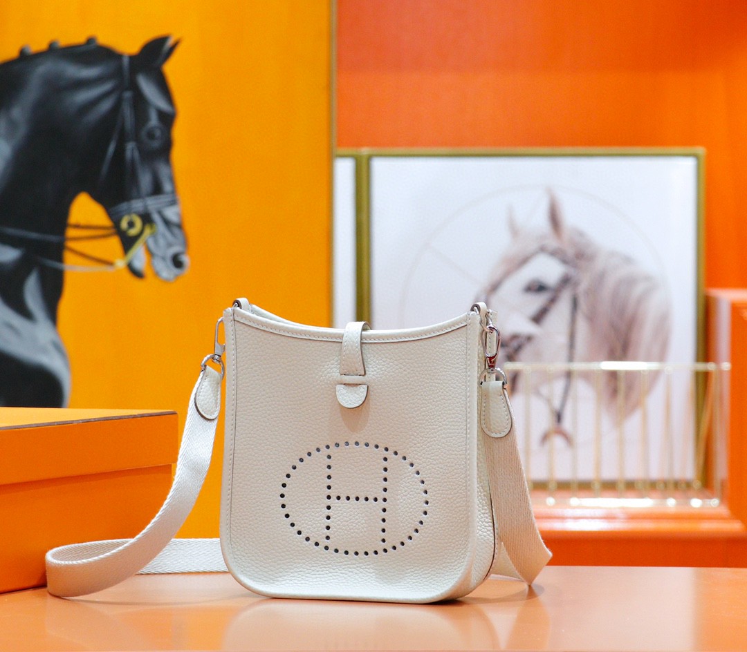 Hermès（爱马仕）Evelyne 伊芙琳 奶昔白 Togo 全手缝 银扣 17cm