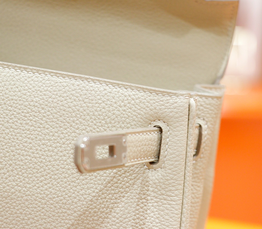 Hermès（爱马仕）Kelly 凯莉包 奶昔白 Togo 全手缝 银扣 25cm