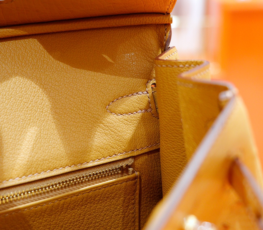 Hermès（爱马仕）Birkin 铂金包 奶茶色 南非鸵鸟皮 金扣 25cm