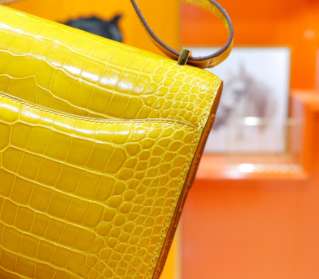 Hermès（爱马仕）Constance 空姐包 亮面琥珀黄 鳄鱼皮 金扣 19cm