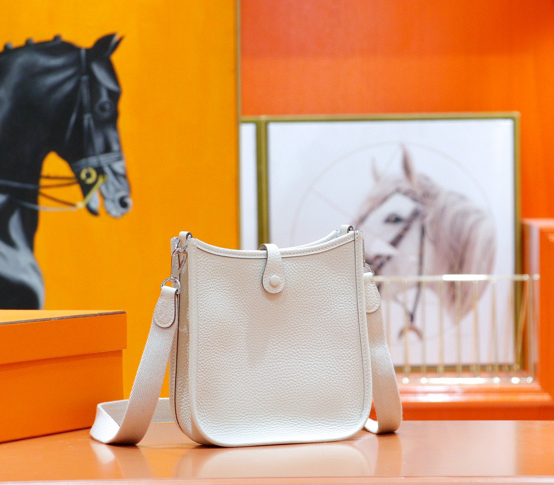 Hermès（爱马仕）Evelyne 伊芙琳 奶昔白 Togo 全手缝 银扣 17cm