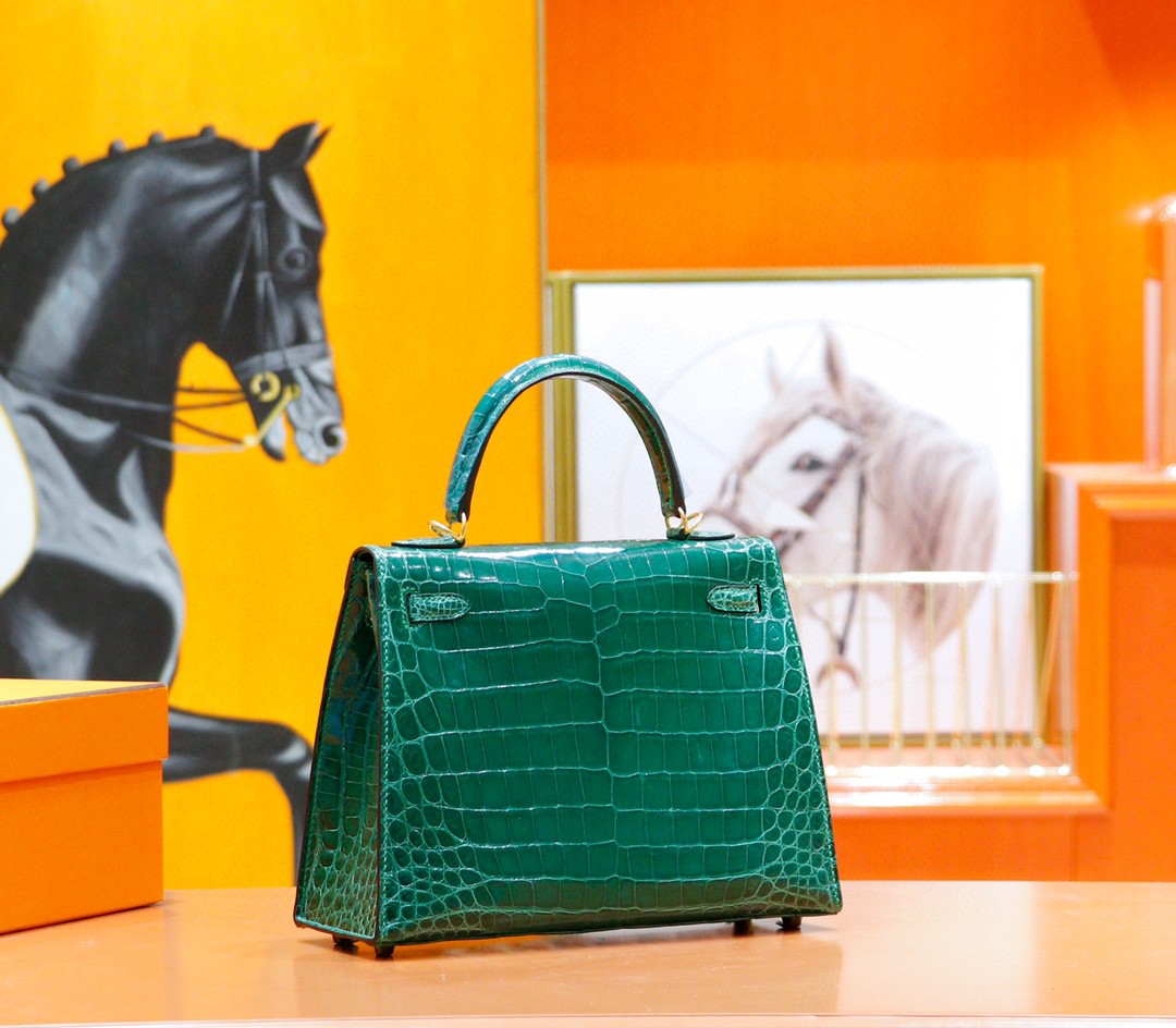 Hermès（爱马仕）Kelly 凯莉包 翡翠绿 亮面鳄鱼皮 金扣 25cm