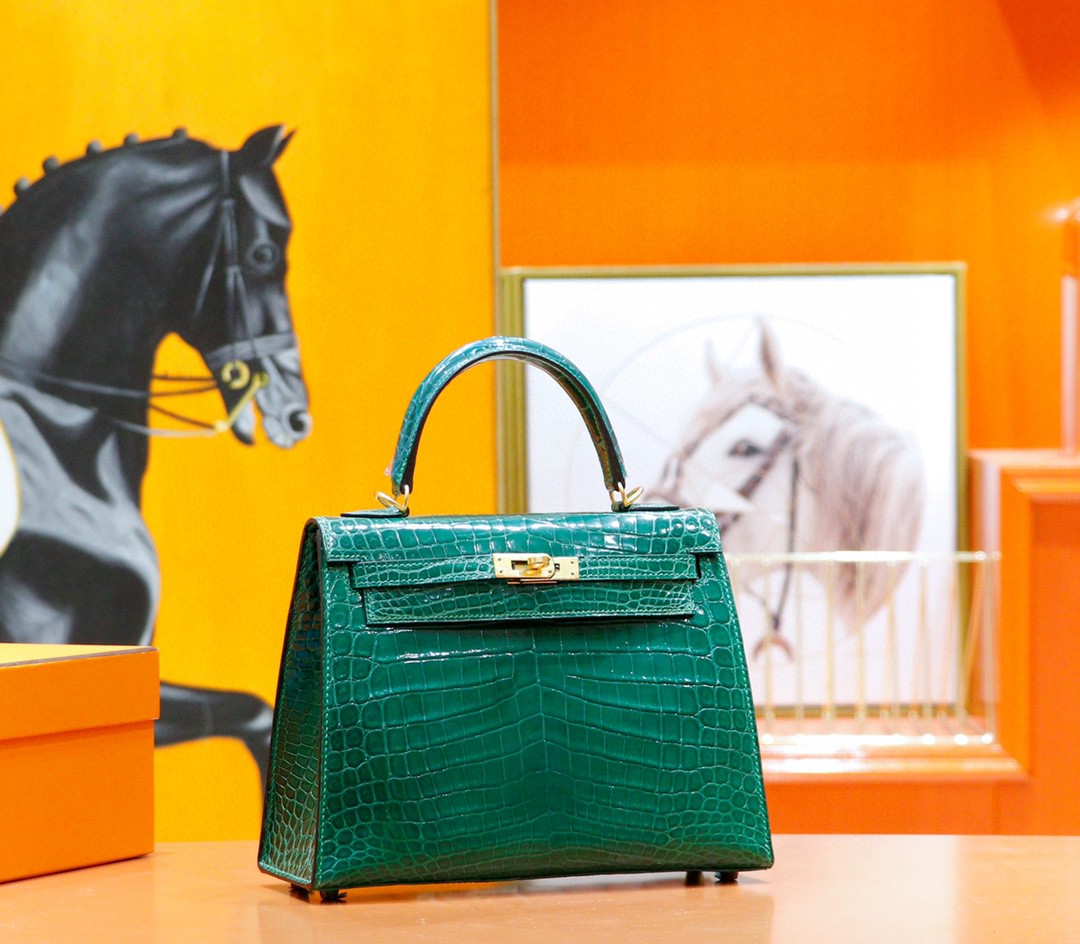 Hermès（爱马仕）Kelly 凯莉包 翡翠绿 亮面鳄鱼皮 金扣 25cm