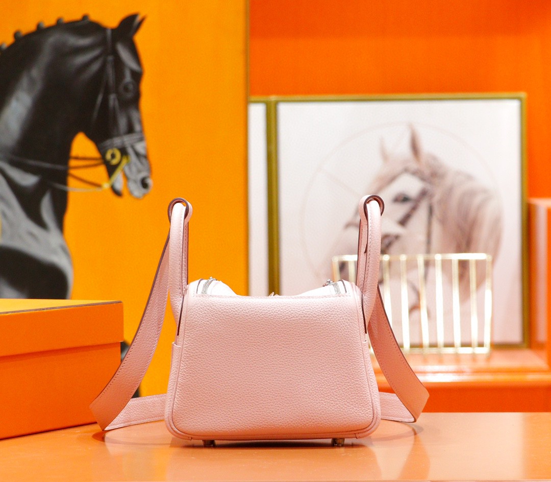 Hermès（爱马仕）Lindy 琳迪包 奶昔粉 Togo 全手缝 银扣 20cm