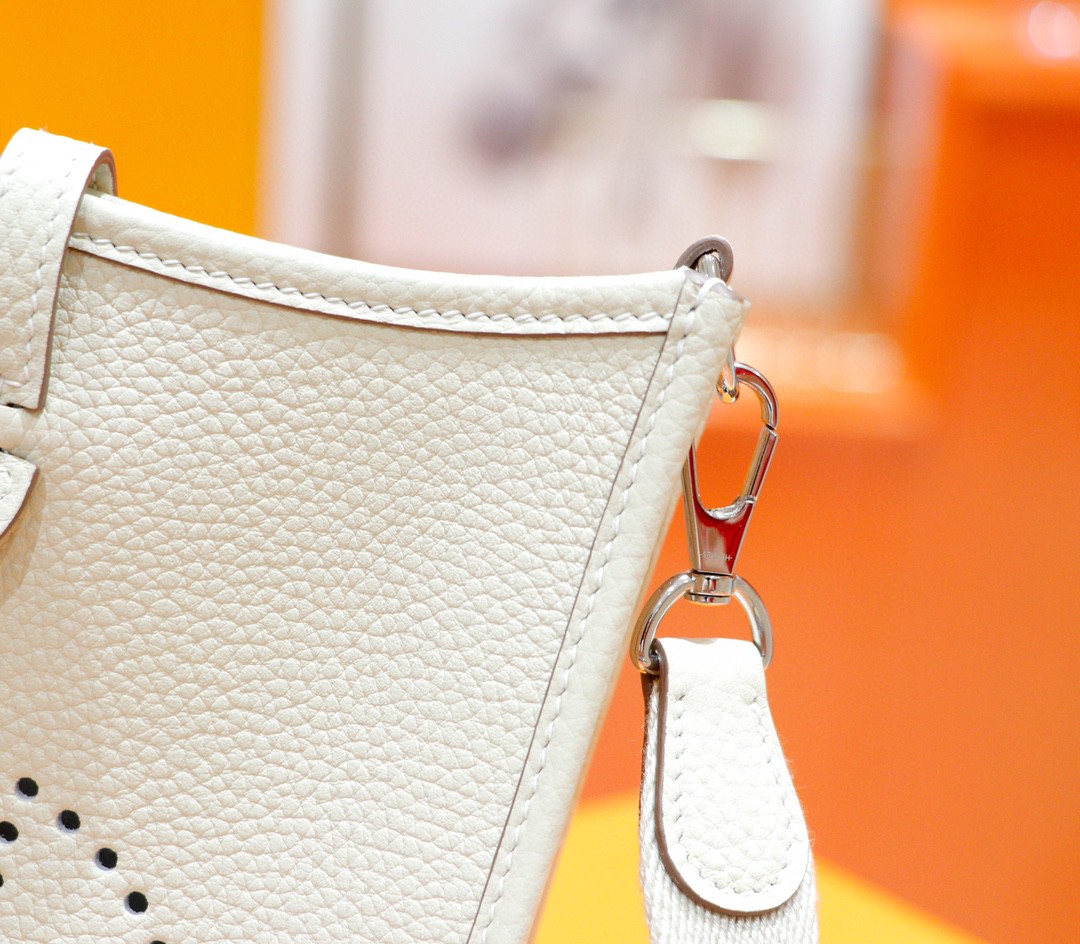Hermès（爱马仕）Evelyne 伊芙琳 奶昔白 Togo 全手缝 银扣 17cm