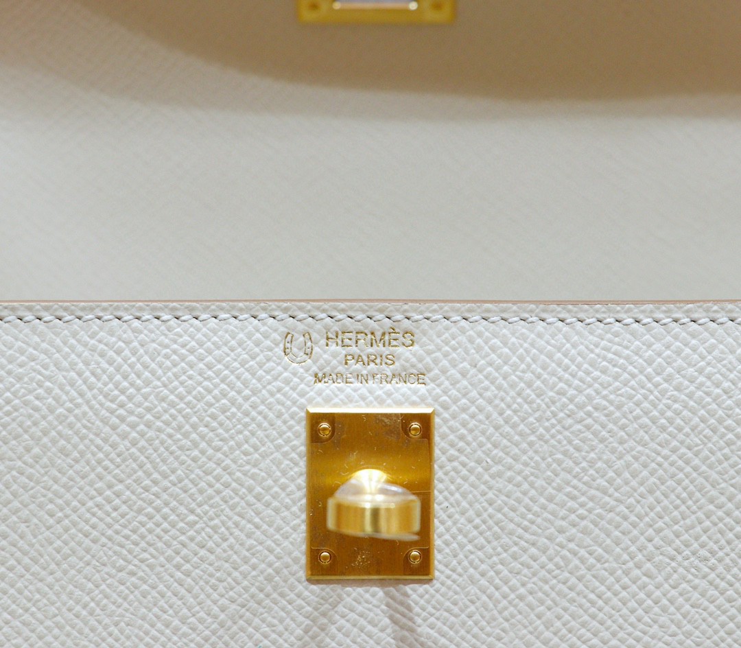 Hermès（爱马仕）Kelly 凯莉包 奶昔白拼海鸥灰 Epsom 全手缝 磨砂扣 25cm