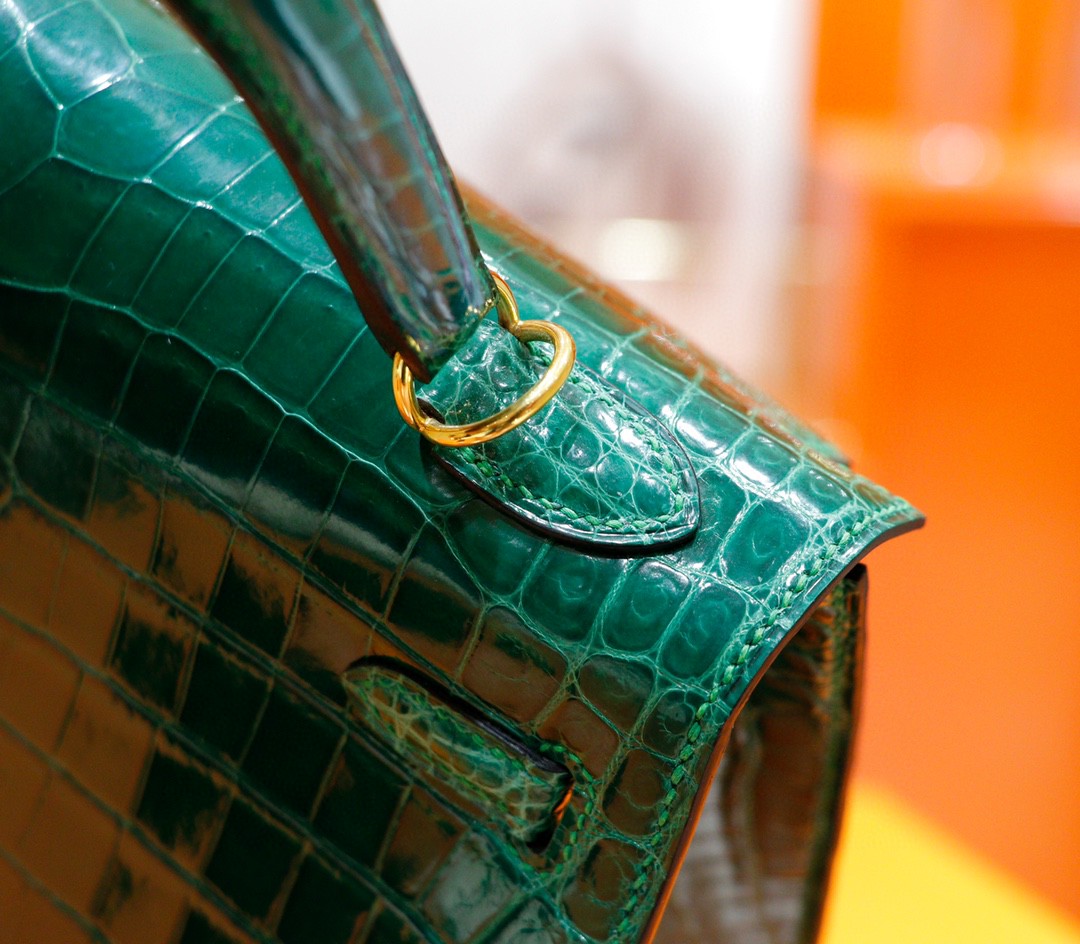 Hermès（爱马仕）Kelly 凯莉包 翡翠绿 亮面鳄鱼皮 金扣 25cm