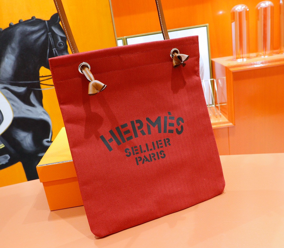 Hermès（爱马仕）Aline 酒红色 原版帆布拼Swift 银扣