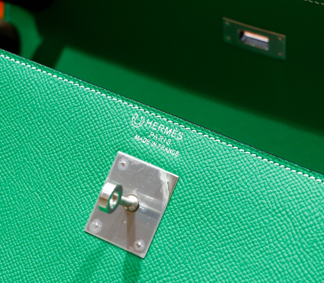 Hermès（爱马仕）Kelly 凯莉包 竹子绿拼丝绒绿 Epsom 全手缝 磨砂 银扣 40cm