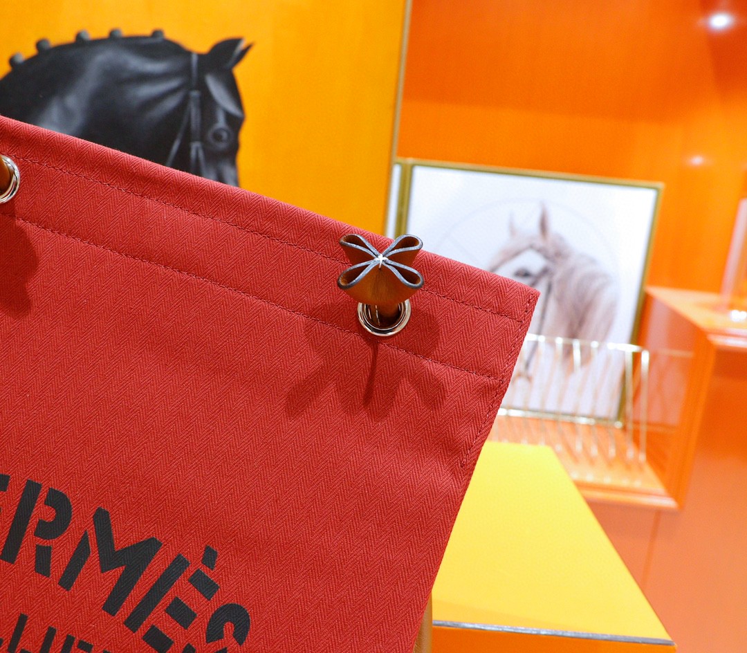 Hermès（爱马仕）Aline 酒红色 原版帆布拼Swift 银扣