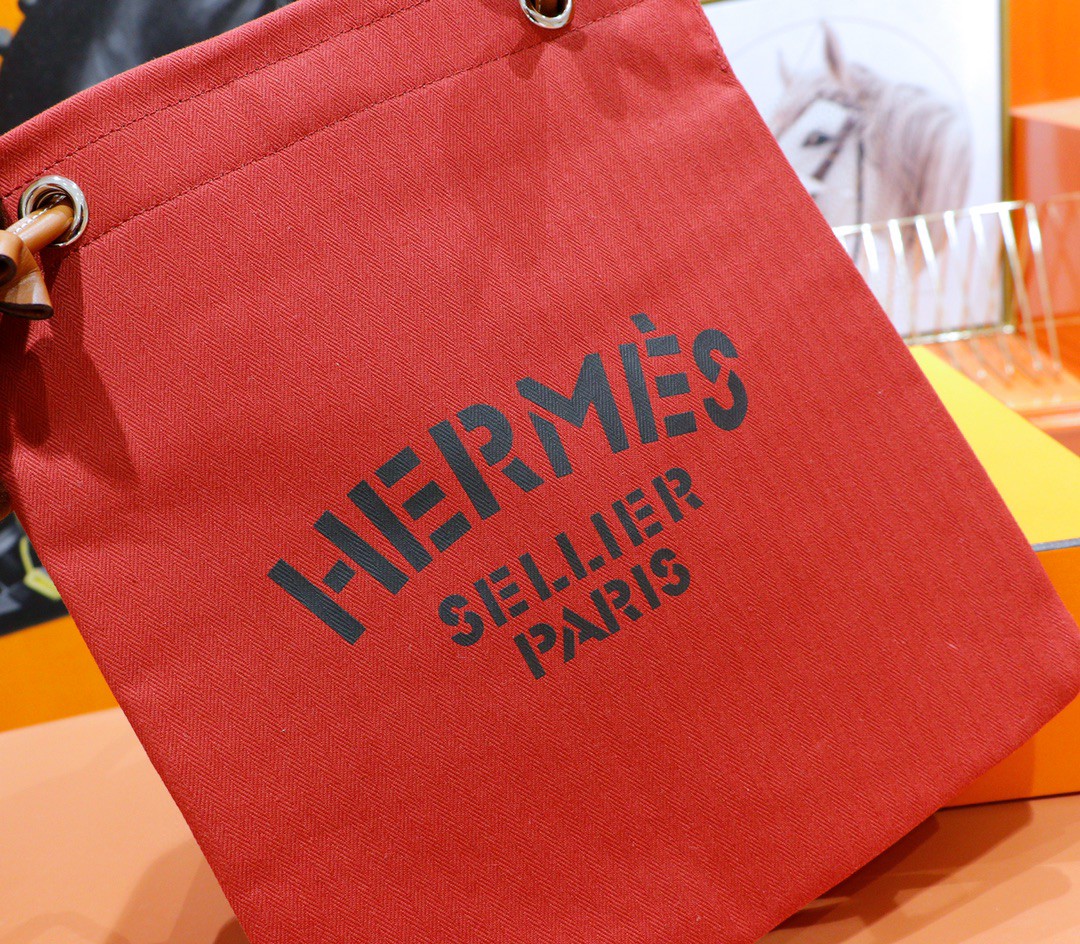 Hermès（爱马仕）Aline 酒红色 原版帆布拼Swift 银扣