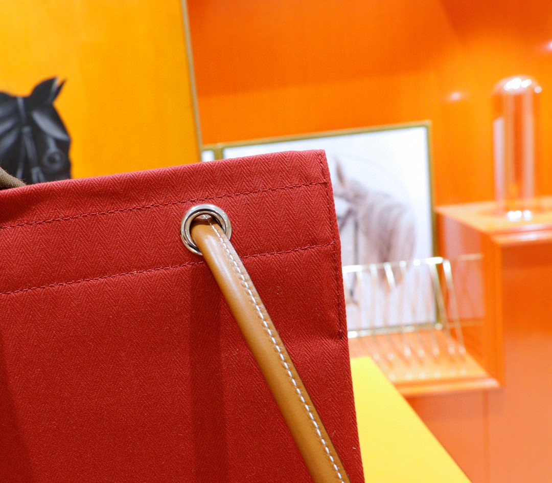 Hermès（爱马仕）Aline 酒红色 原版帆布拼Swift 银扣