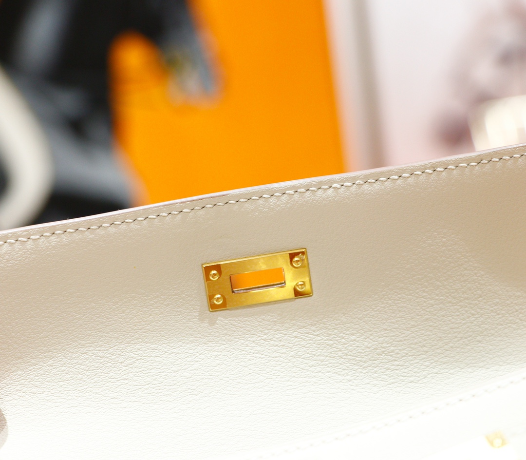 Hermès（爱马仕）Kelly Dance 跳舞包 奶昔白 Evercolor 全手缝 金扣