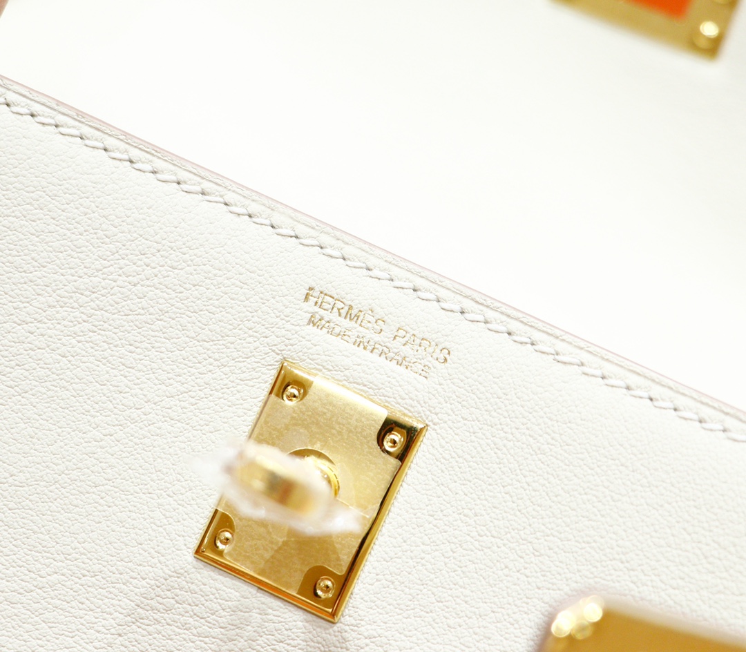 Hermès（爱马仕）Kelly Dance 跳舞包 奶昔白 Evercolor 全手缝 金扣