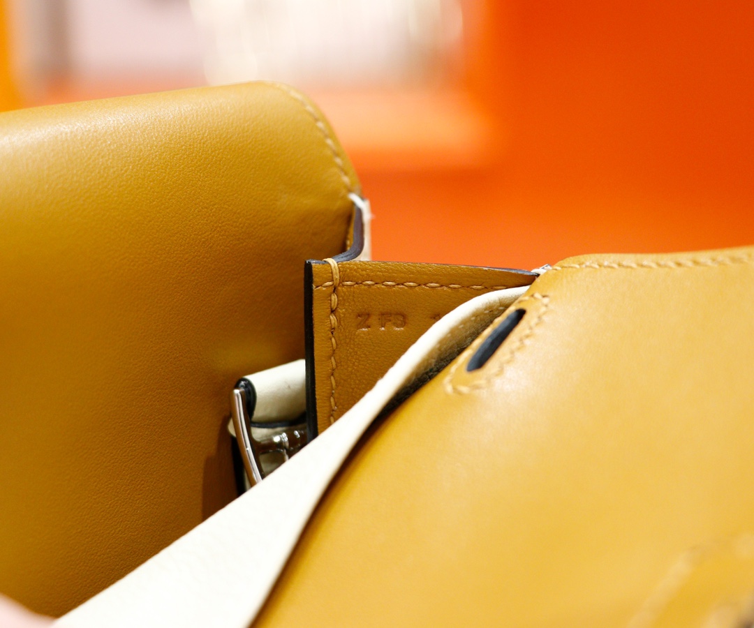 Hermès（爱马仕）Halzan Evercolor 拼 Swift 奶油白 拼 芝麻色 全手缝 银扣 25cm