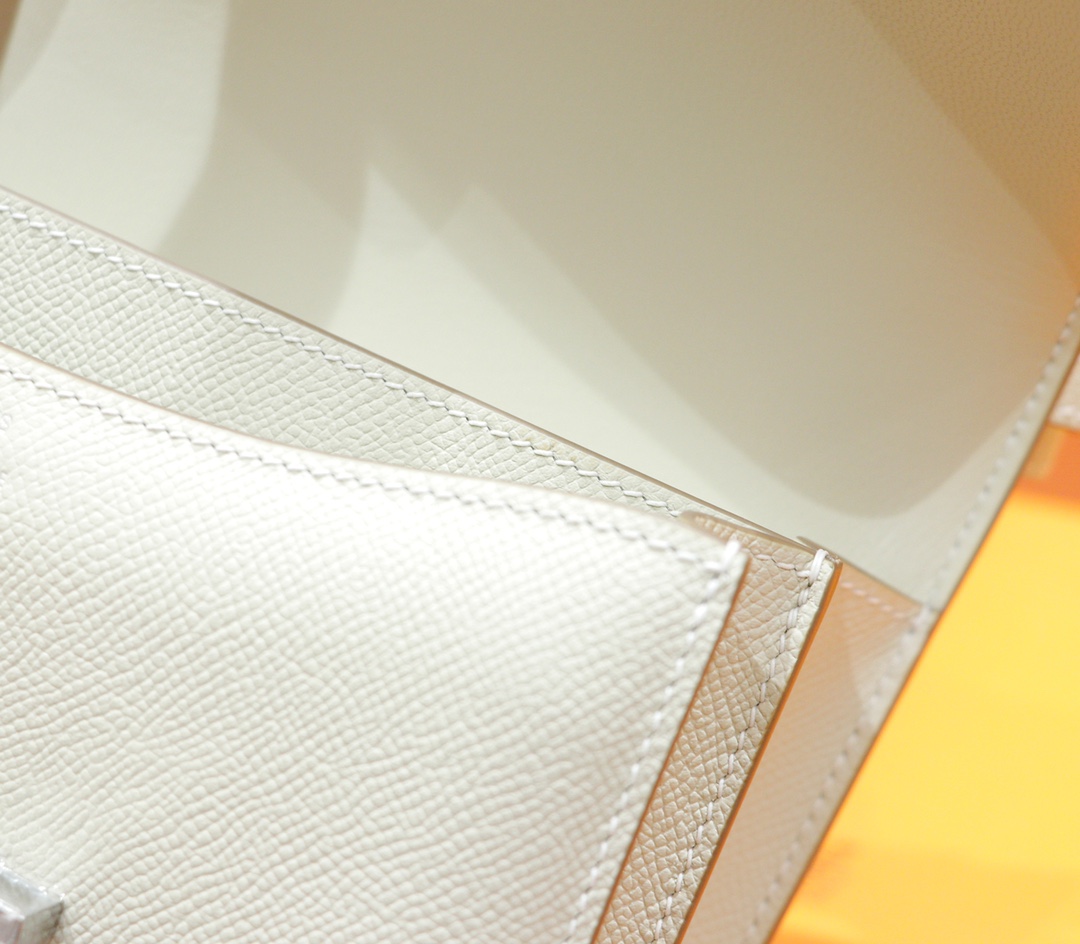 Hermès（爱马仕）Constance 空姐包 Epsom 奶昔白 全手缝 银扣 19cm