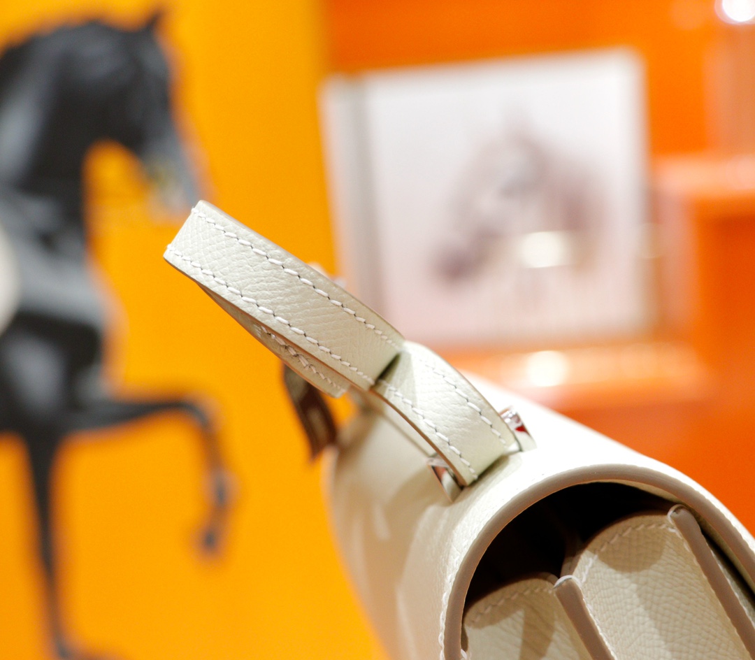 Hermès（爱马仕）Constance 空姐包 Epsom 奶昔白 全手缝 银扣 19cm