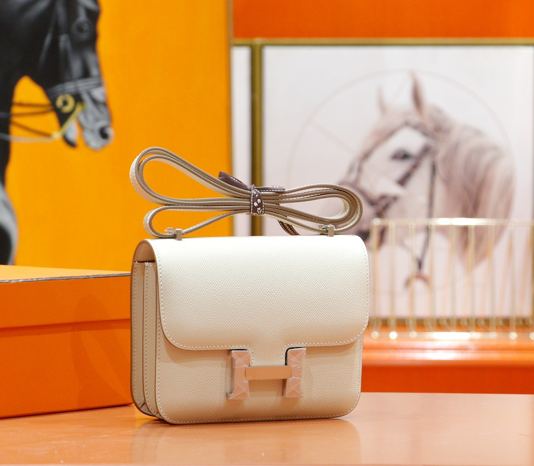 Hermès（爱马仕）Constance 空姐包 Epsom 奶昔白 全手缝 银扣 19cm